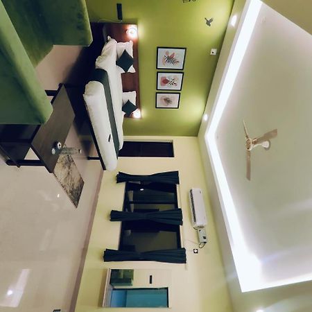 Emerald Euphoria The Luxury Stay Near Infocity Best Seller Bhubaneswar Exterior photo