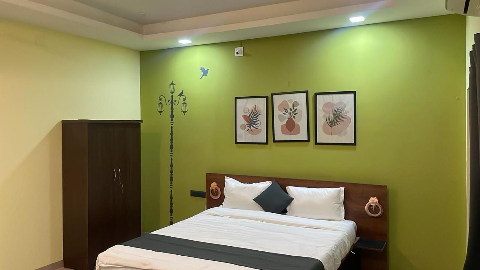 Emerald Euphoria The Luxury Stay Near Infocity Best Seller Bhubaneswar Exterior photo